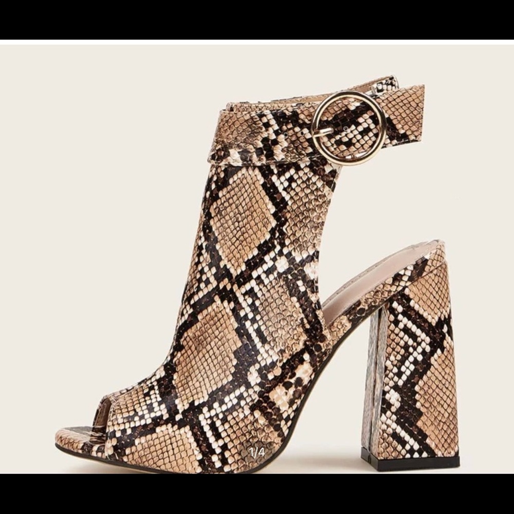 Snakeskin print